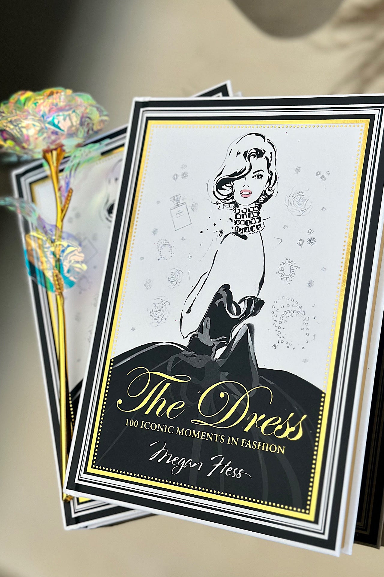 THE DRESS – Megan Hess 4194