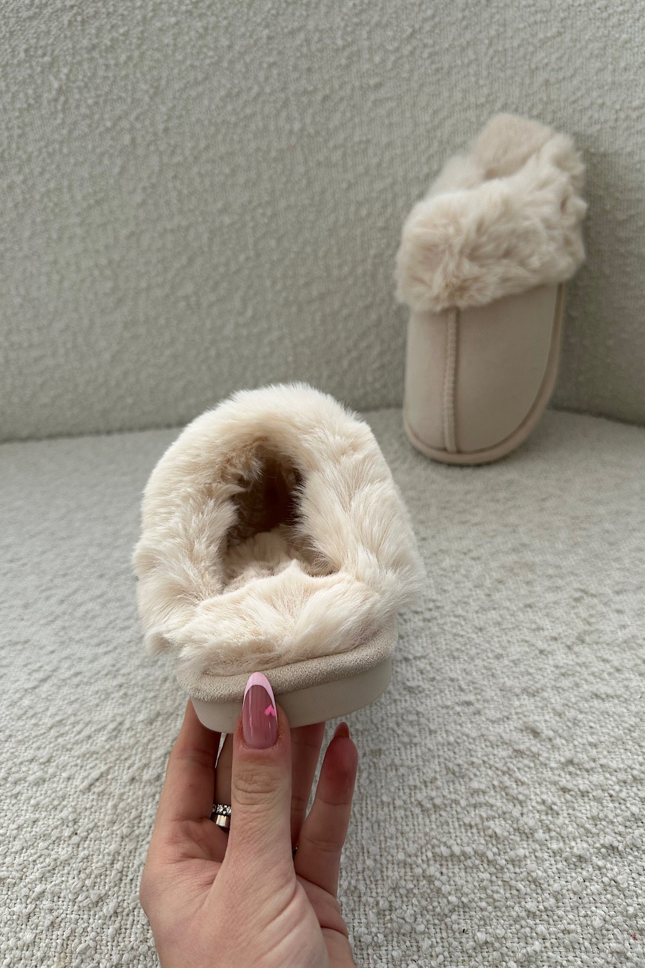 FLUFFY slippers beige
