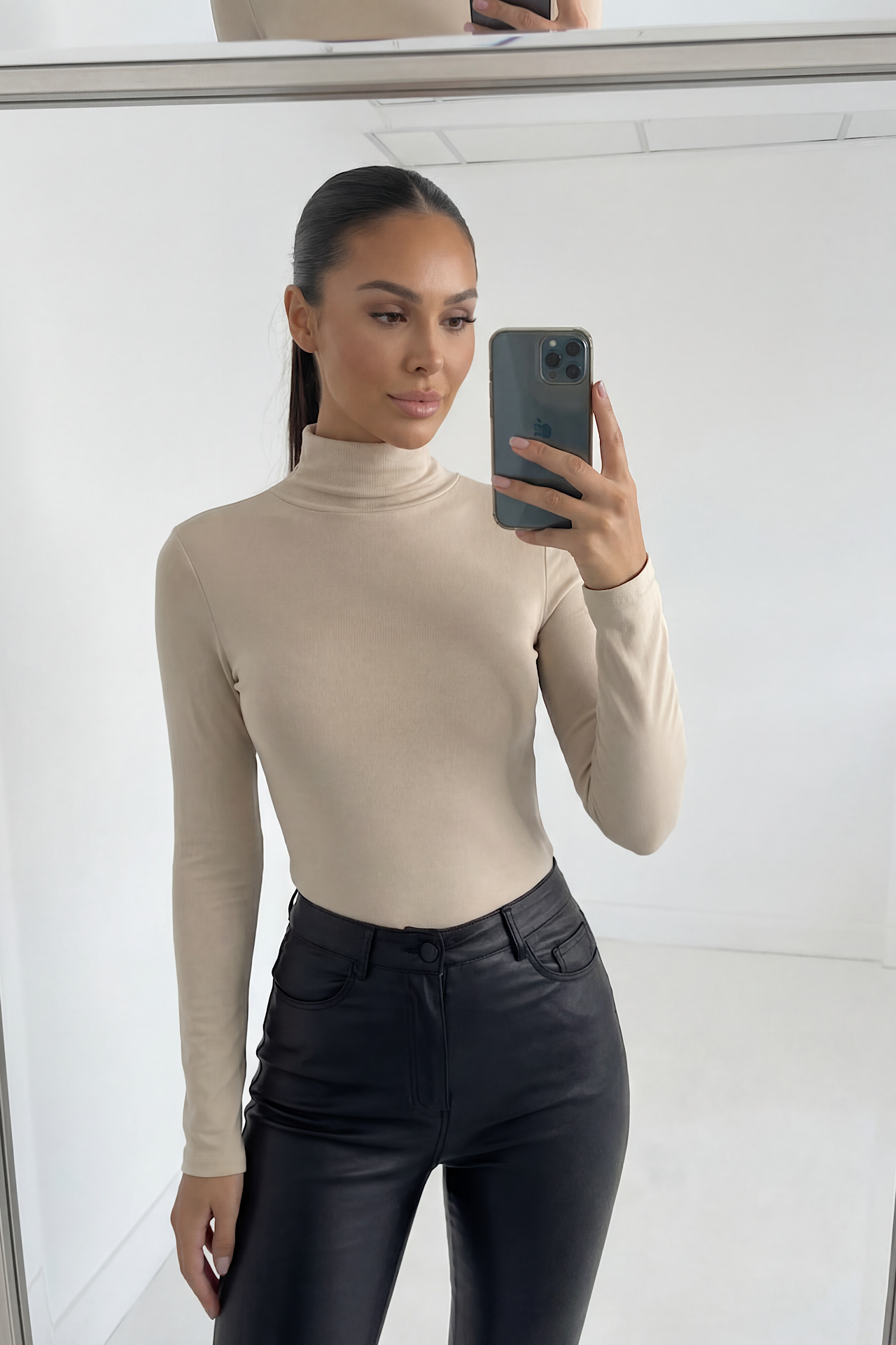 HIGHEST blouse beige