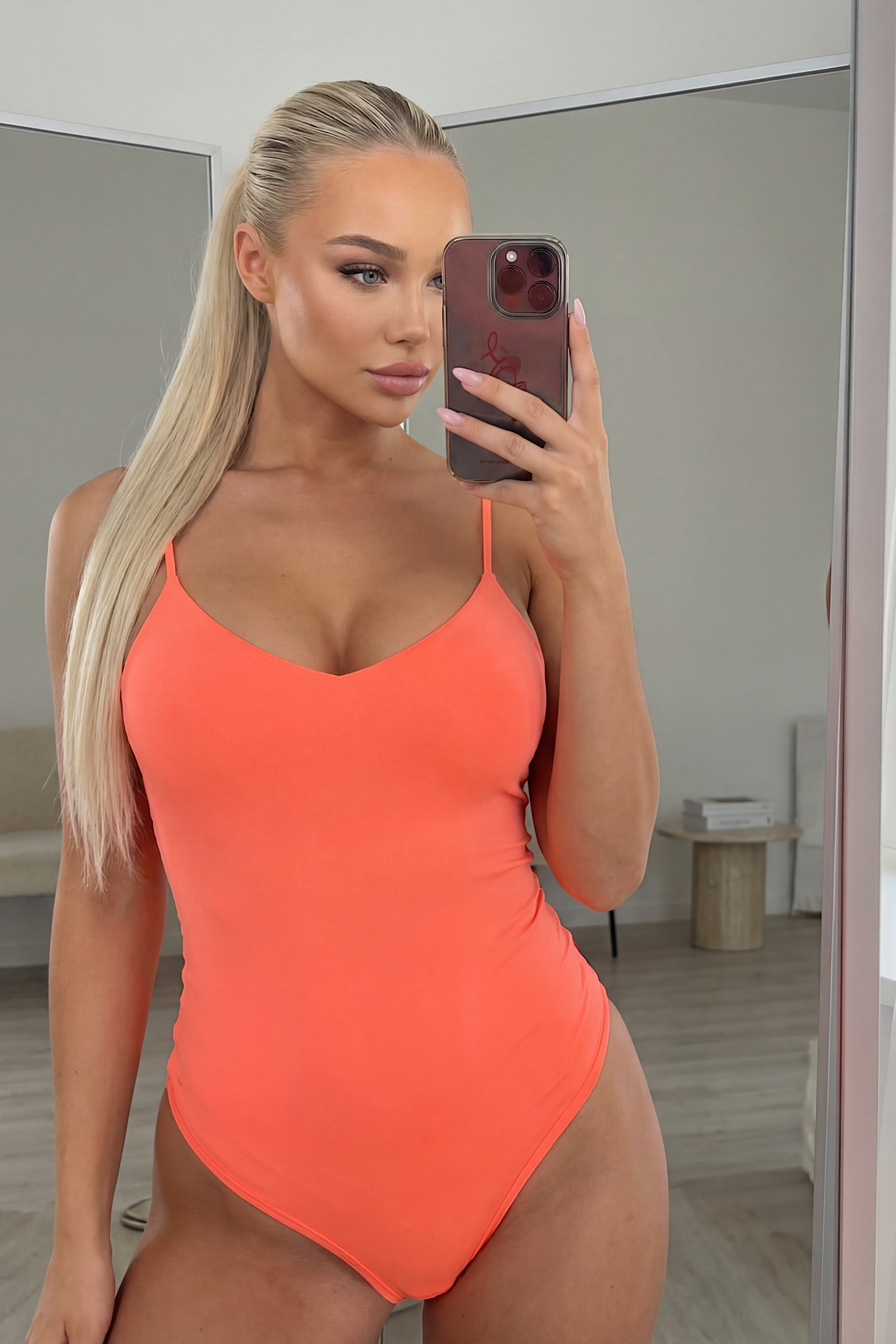 V basic body neon 9619