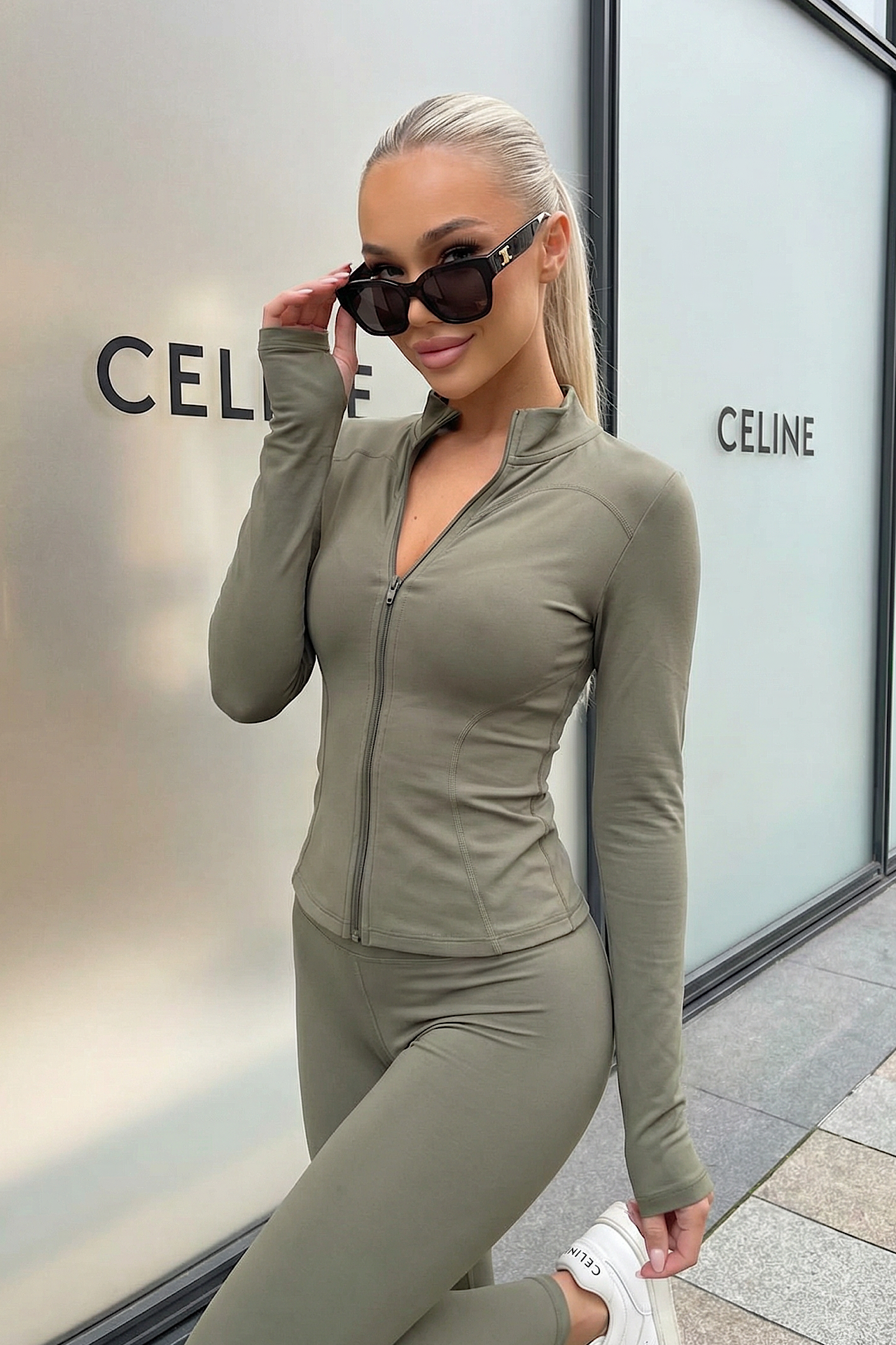 SHAPE set khaki